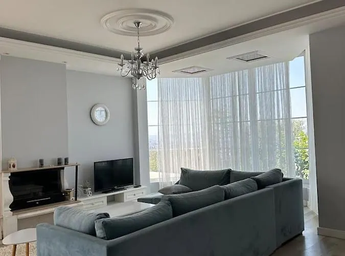 别墅 Hilltop 地拉那